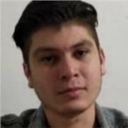 Profesor de educación física imparte clases de entrenamiento físico